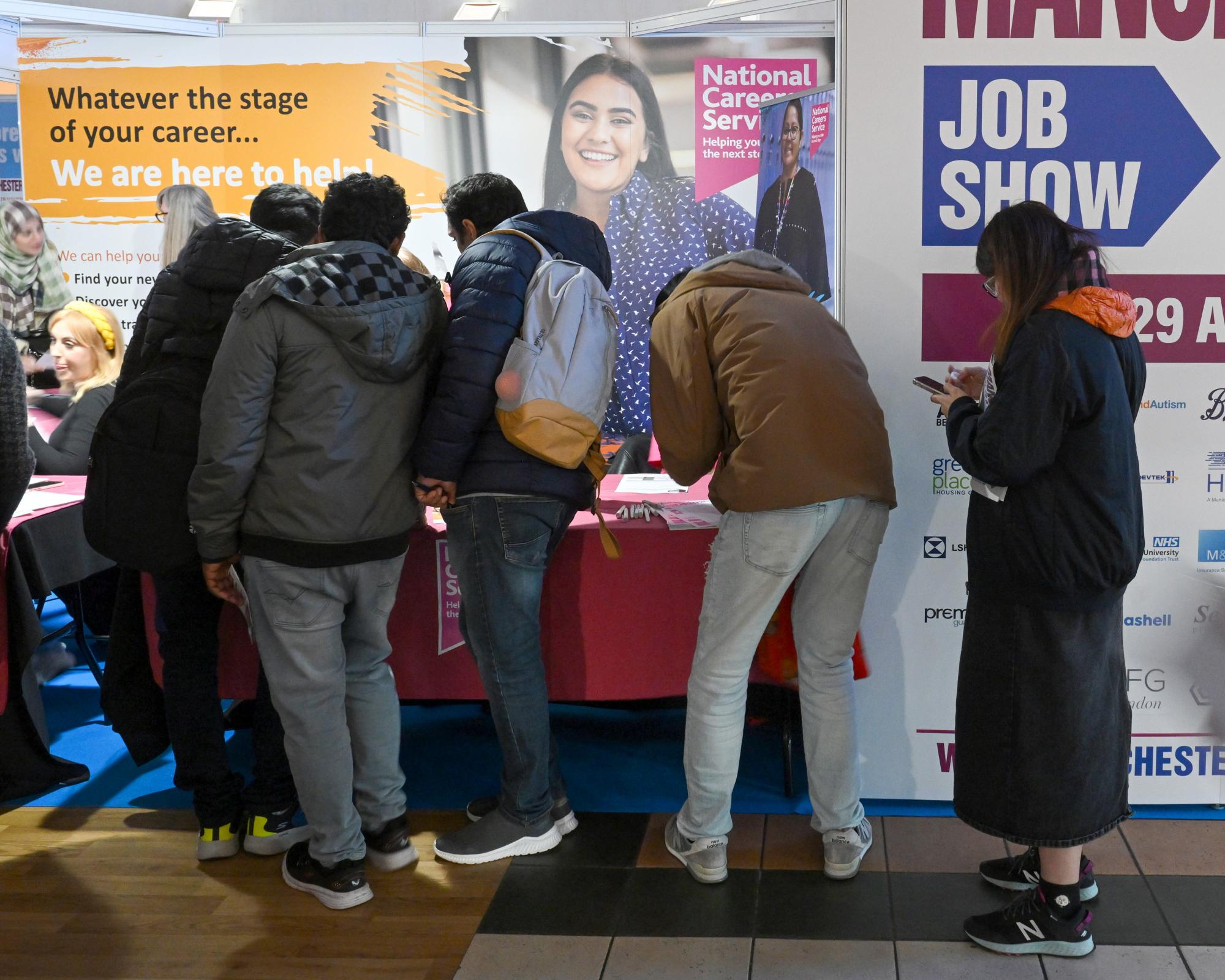 Youth unemployment in UK falls below 1 million Phillip Inman 0