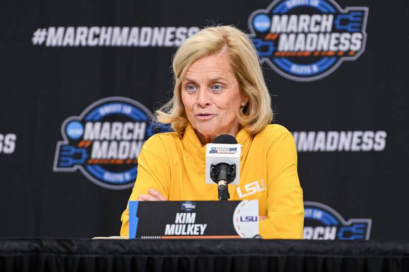 “The World Lost a Little Sparkle”: Kim Mulkey Pays Tribute to Dolly Parton After Superstar's Death