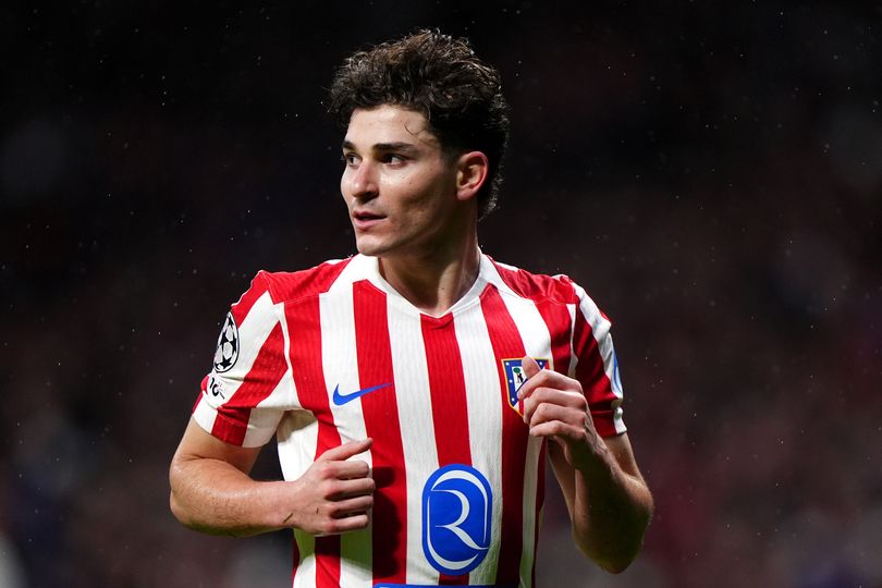 Julian Alvarez's five-and-a-half hour transfer meeting with only two options left Isaac Seelochan 0