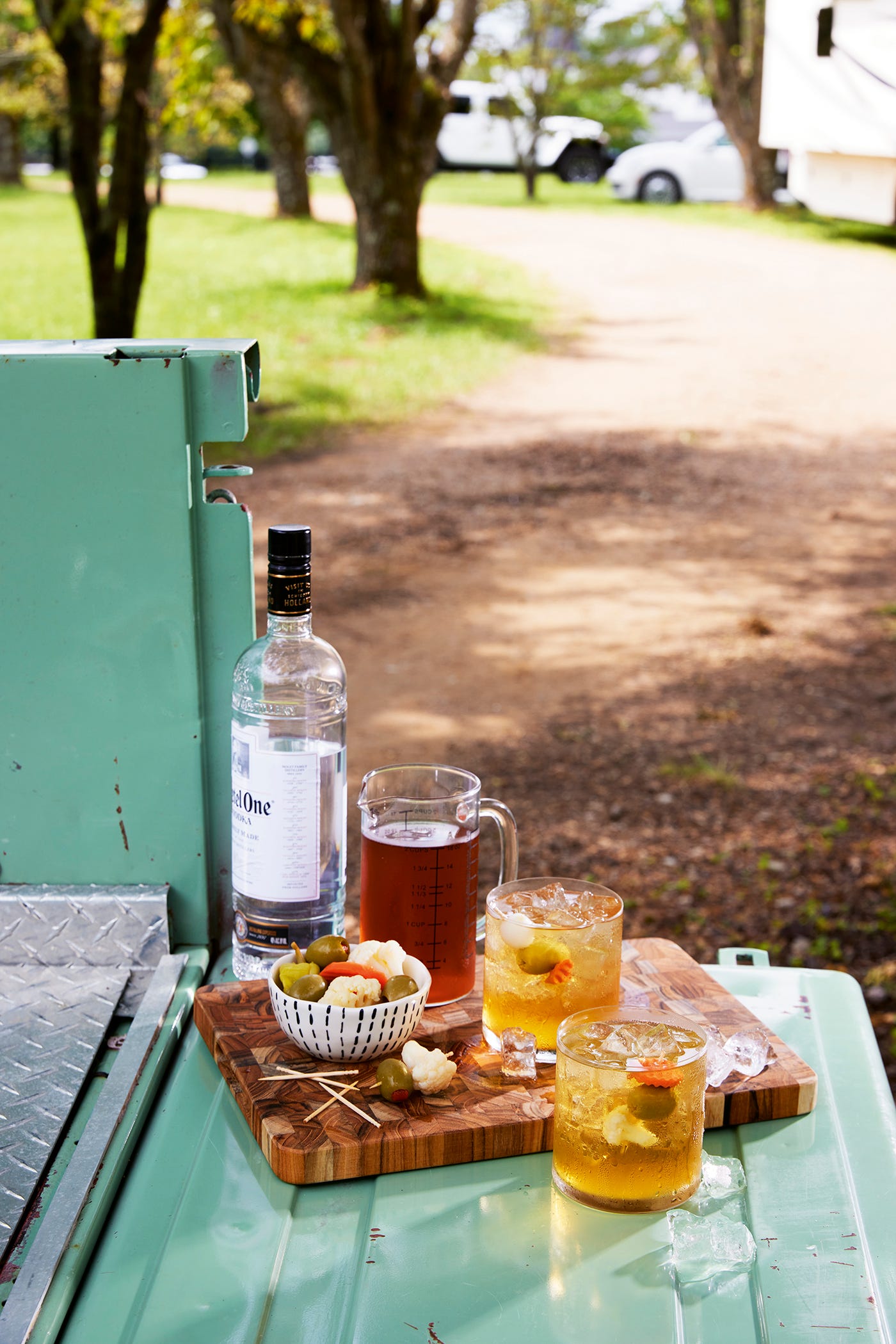 Dolly Parton had a twist on the dirty martini. Here's how to make it.