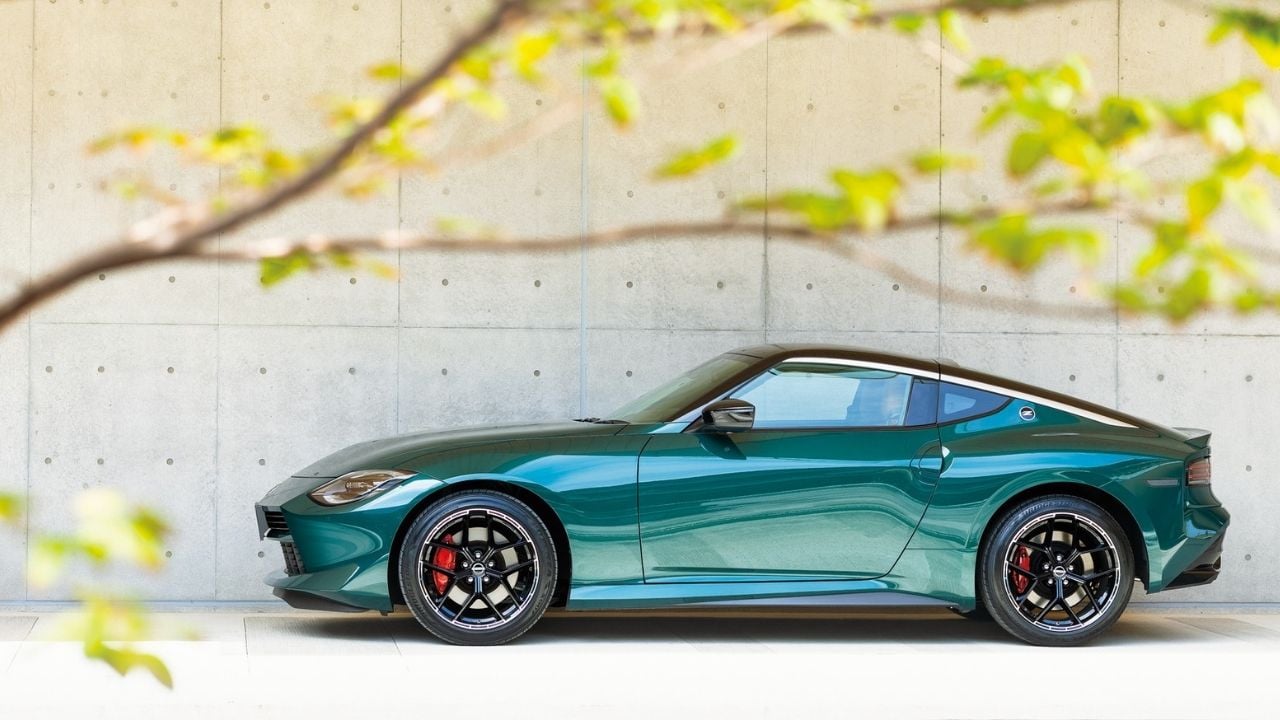 The Facelifted Nissan Fairlady Z Sports Car Has Landed in Japan - AOL