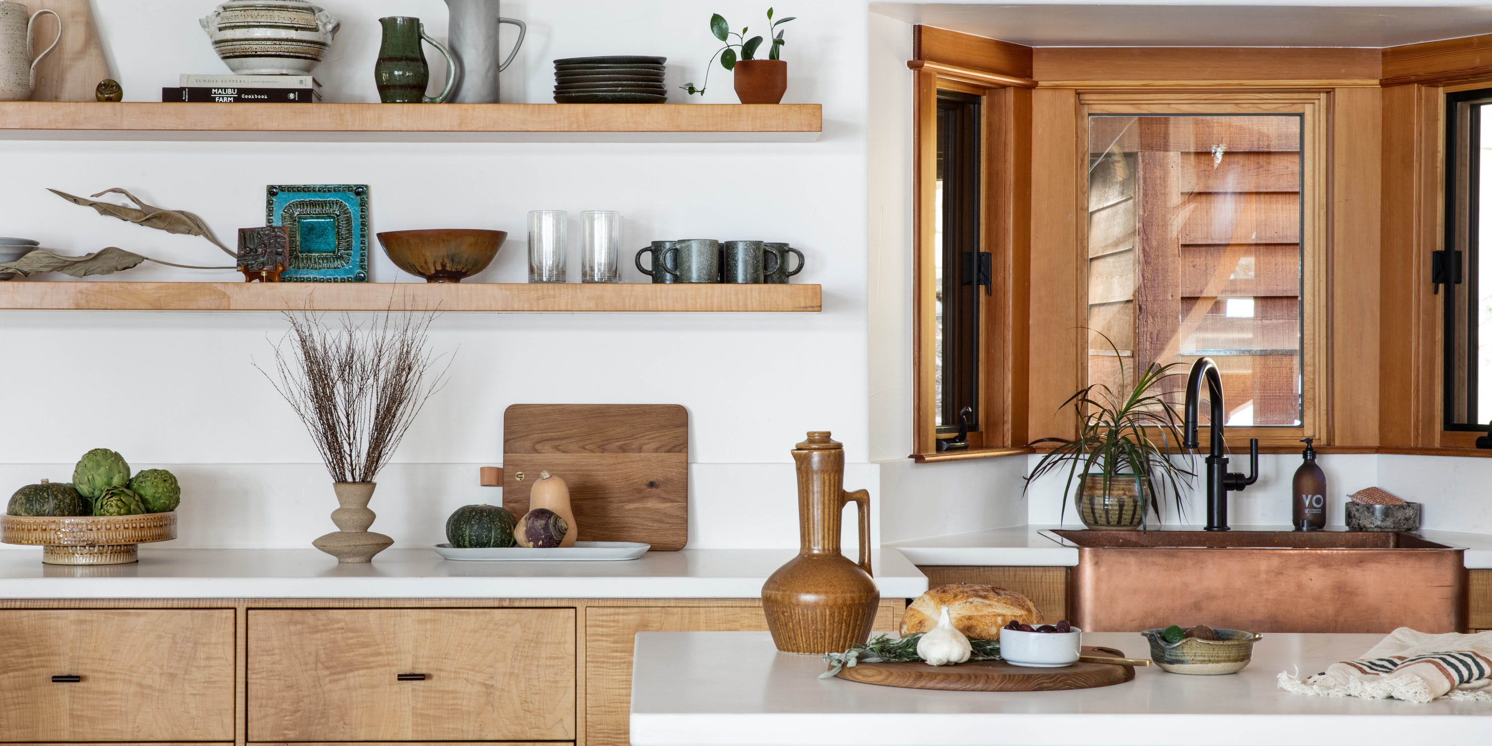 Designers Say This Controversial '90s Wood Trend Is Taking Over Homes Again