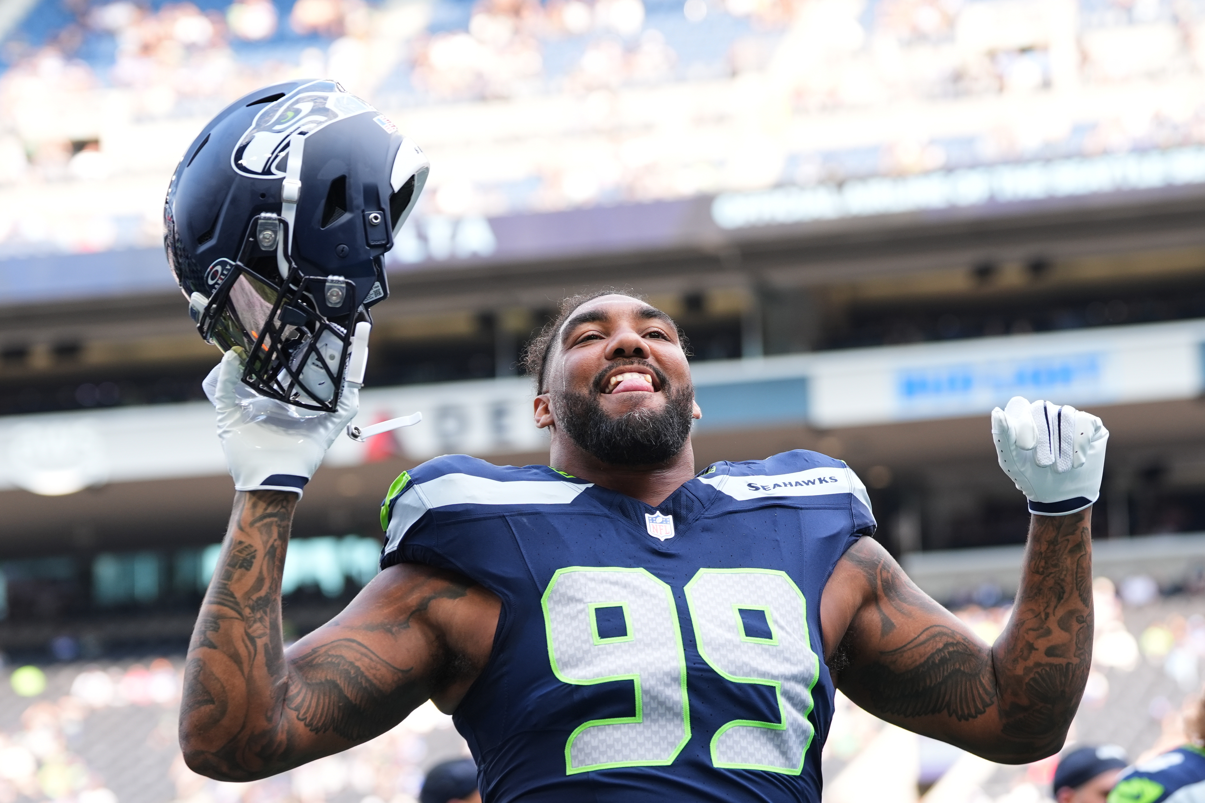 New Photo - Seahawks give 3-time Pro Bowl DT Leonard Williams a $90 million, 3-year extension, AP source says