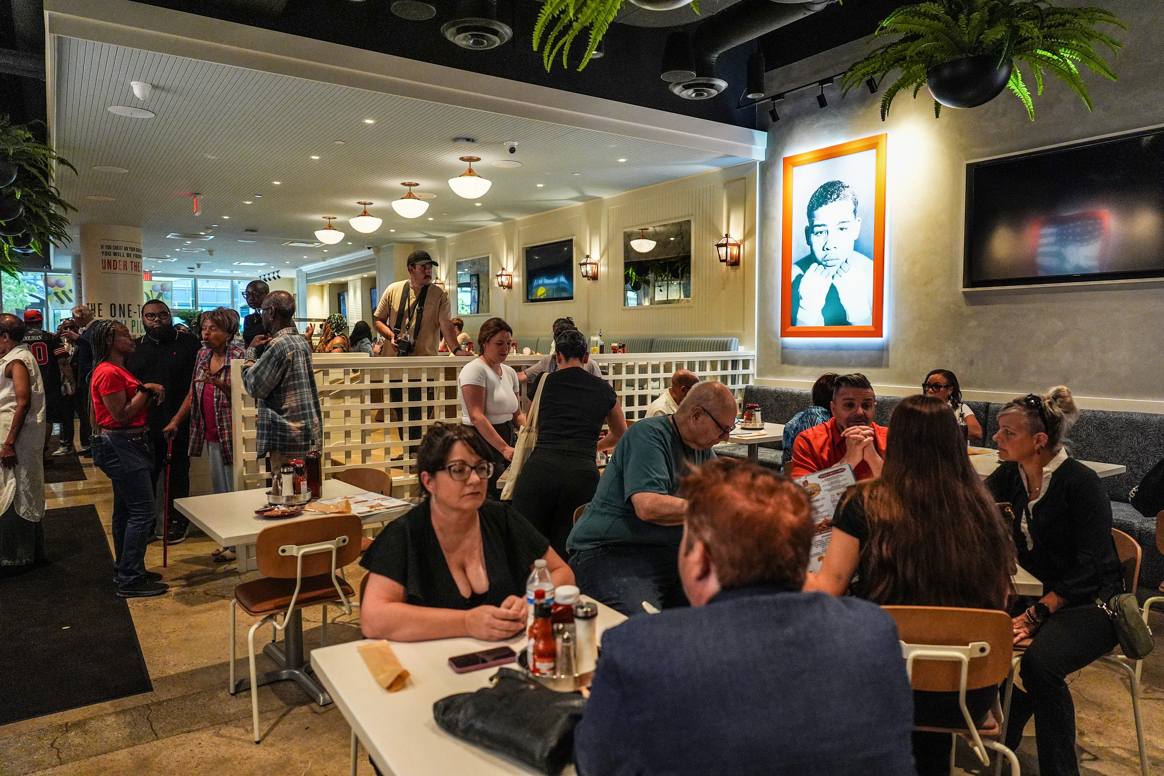 Louis Kitchen Joe Louis Southern Kitchen opens in downtown Detroit on Woodward Avenue ...