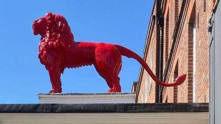 High Wycombe Red Lion Statue Restored with New Tail and Leg