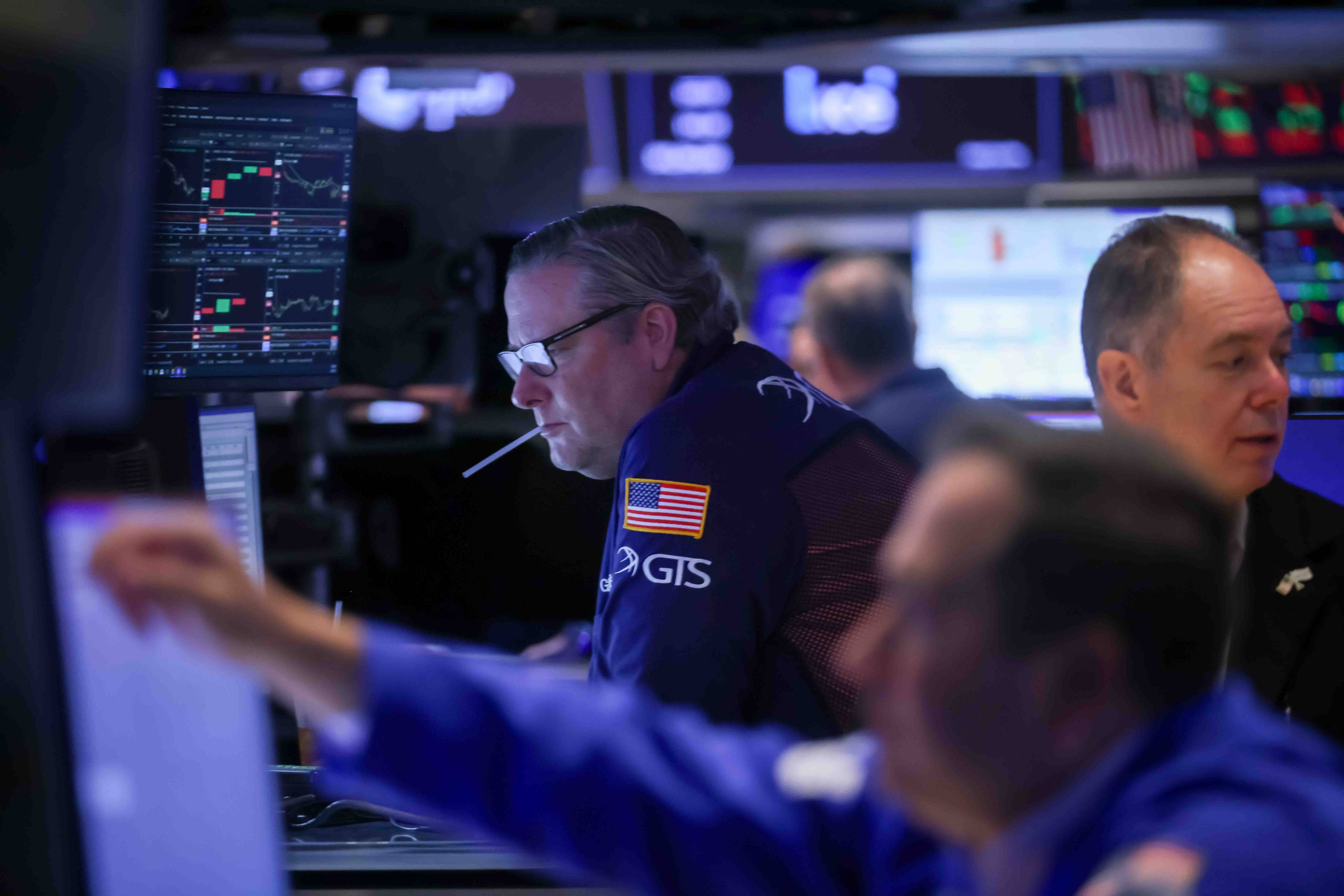Photo: aol.com Bank of America Warns of Potential S&P 500 Pullback Amid Volatility