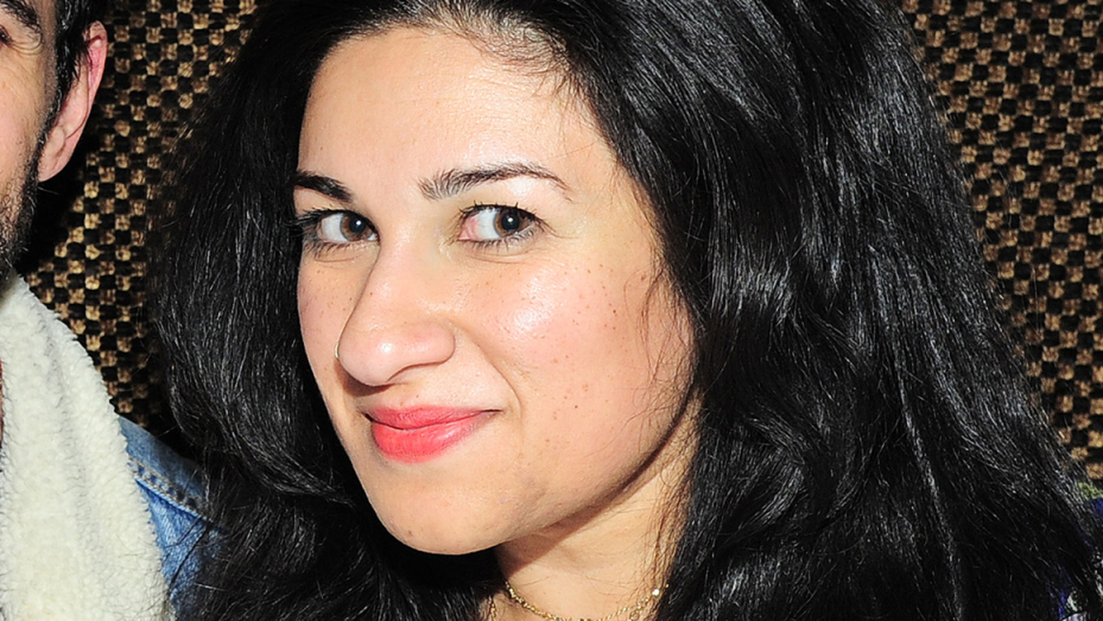 Celebrity Makeup Artist Explains How To Achieve Long, Full Lashes Without The Clumping