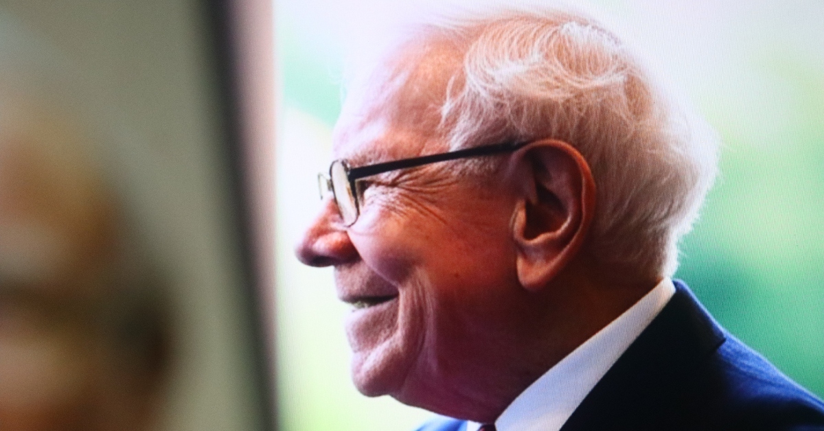 5 Money Habits Warren Buffett Still Follows at 96