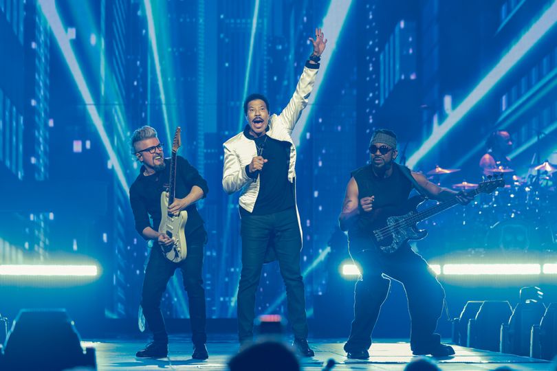 Lionel Richie hospitalized in ICU after worrying health issue at show - AOL