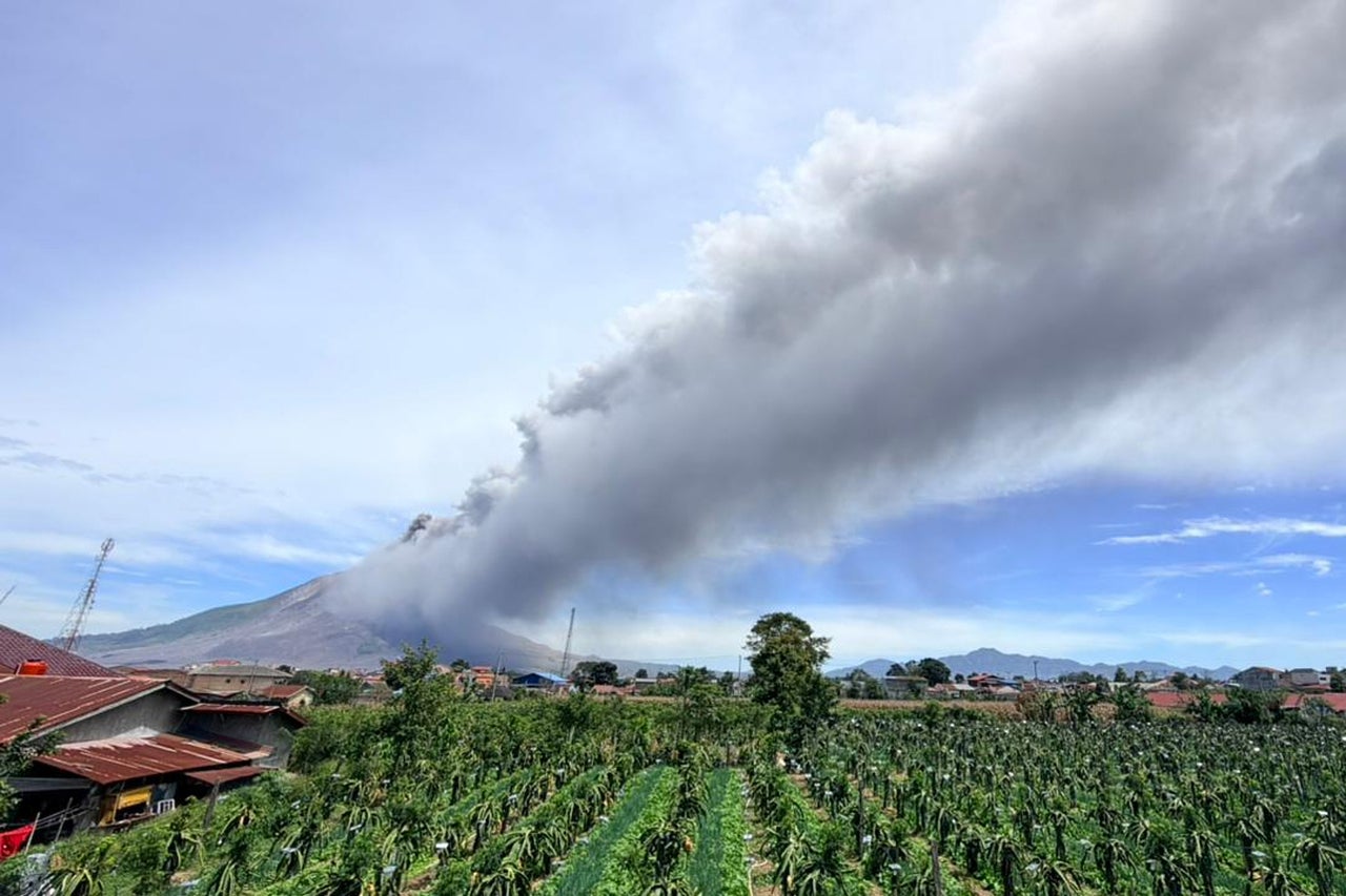 New Photo - Indonesia’s Mount Sinabung volcano spews ash 3.5km into air after major eruption