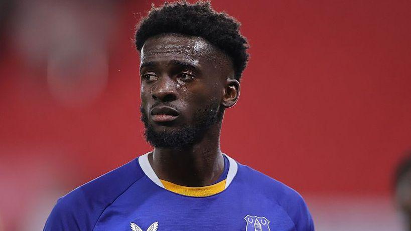 New Photo - Hull sign Iroegbunam from Everton and Vaz from Roma