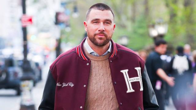 Taylor Swift and Travis Kelce Debut New Samoyed Dog in Tommy Hilfiger Campaign - News Directory 3