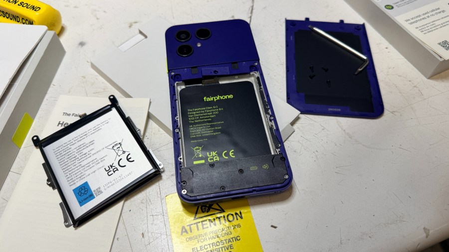 This smartphone lets you replace the screen, battery and more