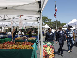 How Early Arrivals and Farmers Market Vendor Relationships Unlock the Best Produce Picks of Peak Season
