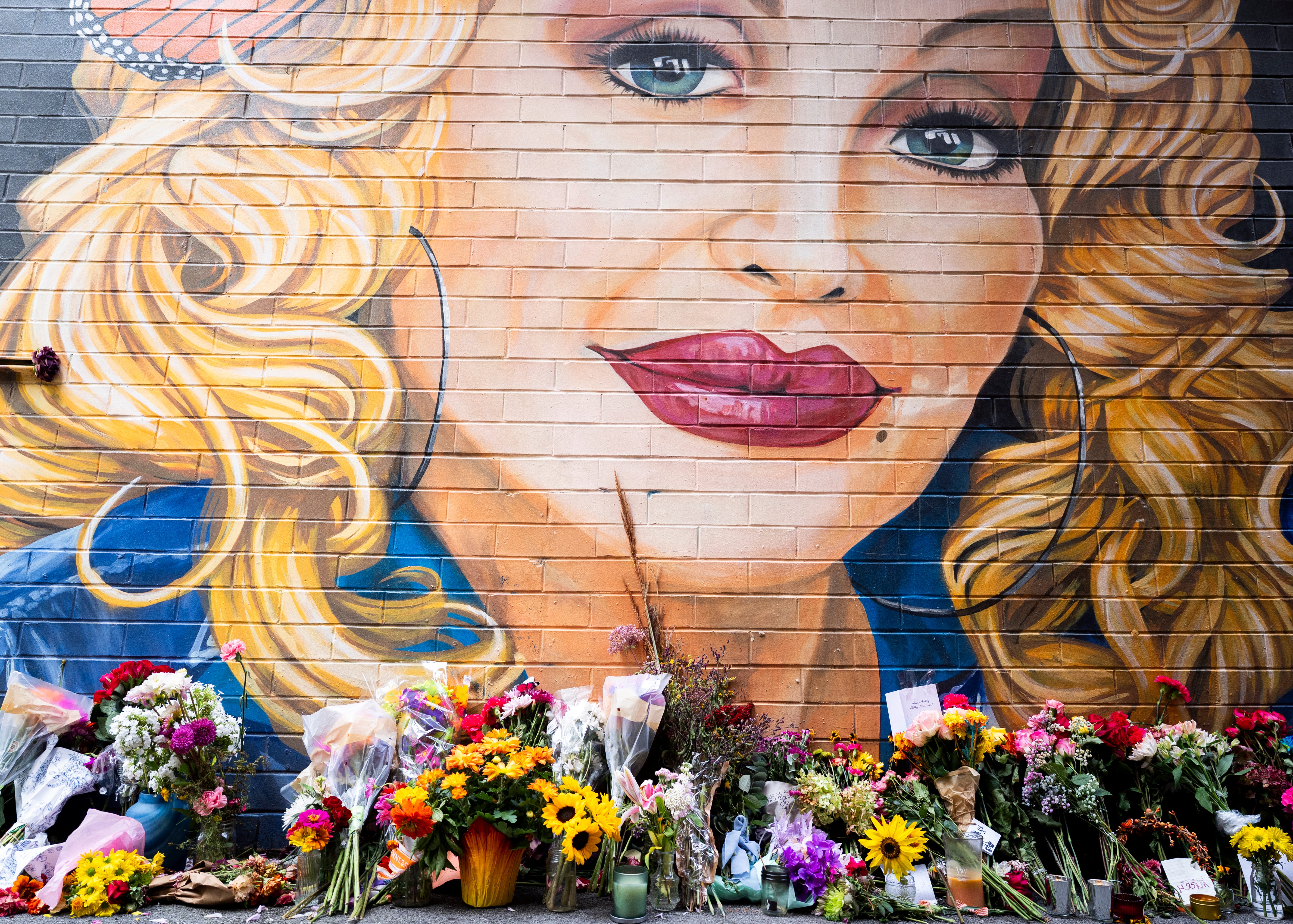 Congress honors Dolly Parton with moment of silence - watch the tribute