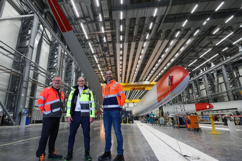 Hull workers build 115m blades for Hornsea 3, world's largest offshore wind farm