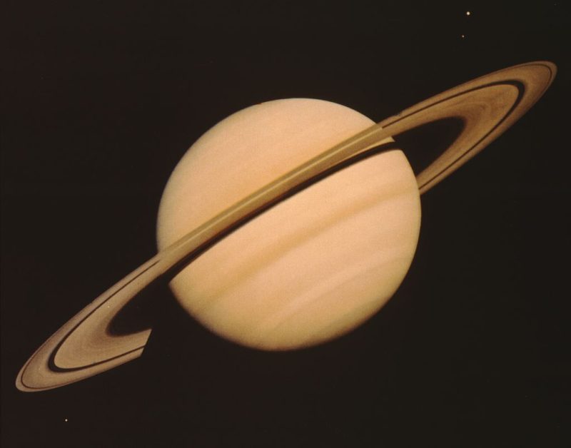 Astronomers Discover 10-Sided Atmospheric Wave at Saturn's South Pole