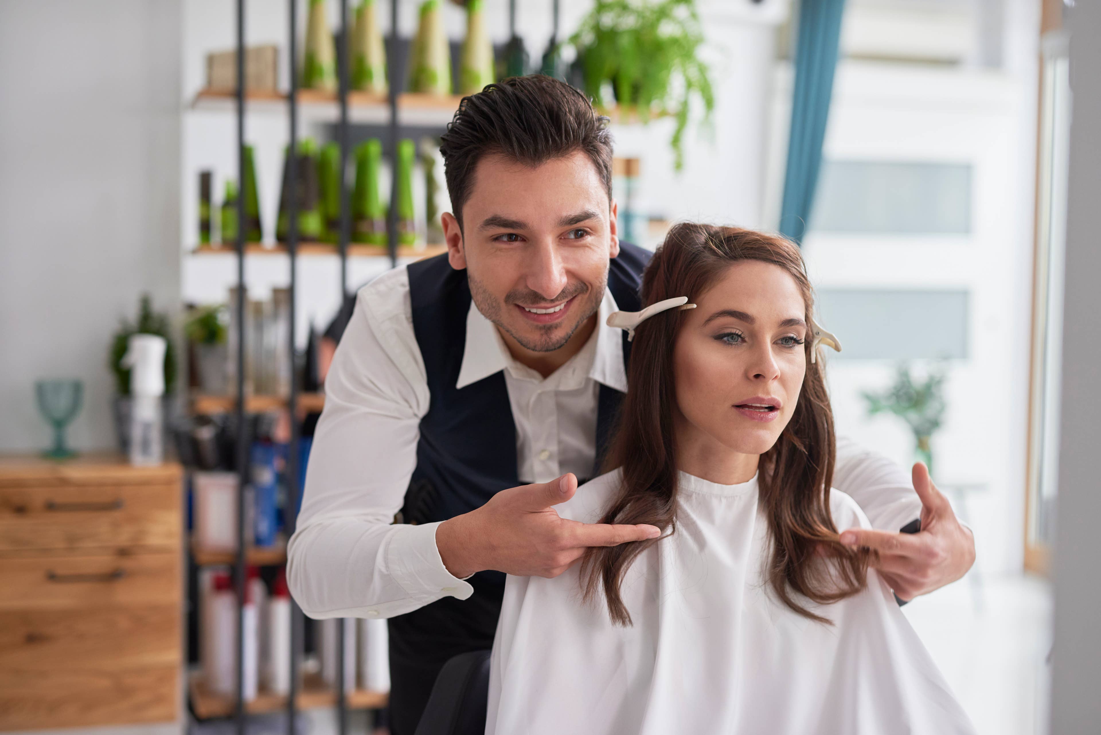 Celebrity Stylist Reveals Why Blunt Cuts Can Weigh Down Your Face and What to Choose Instead