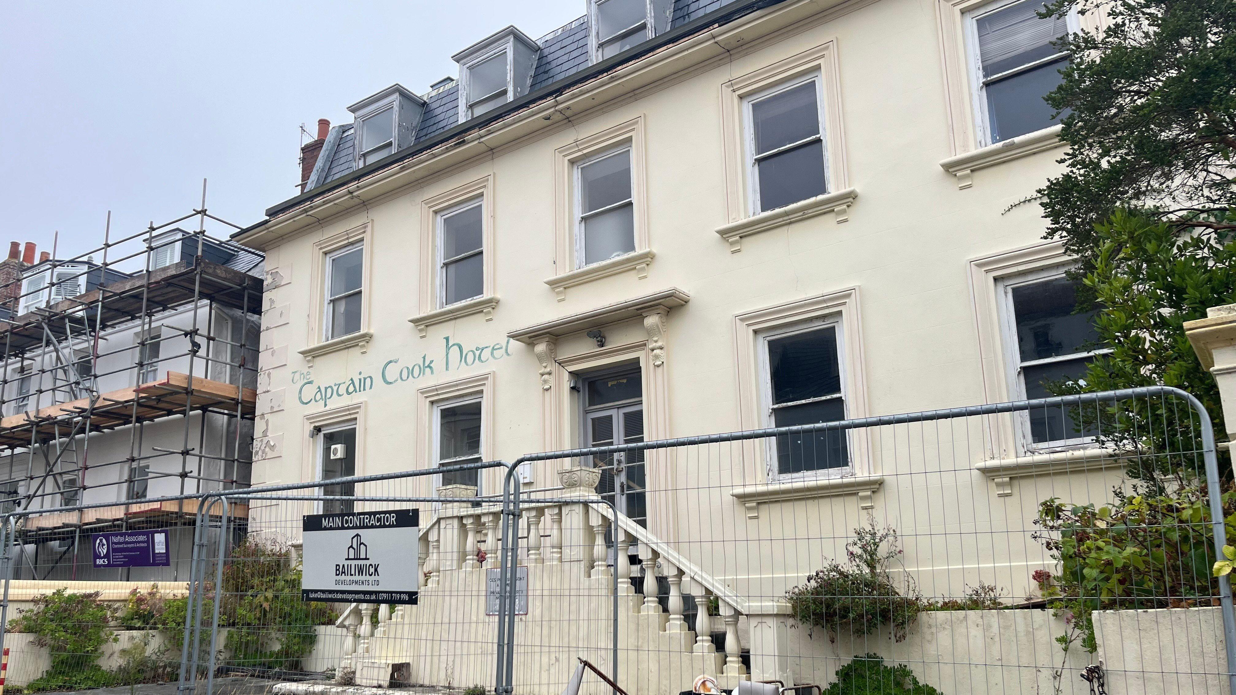 Captain Cook Hotel could become eight homes