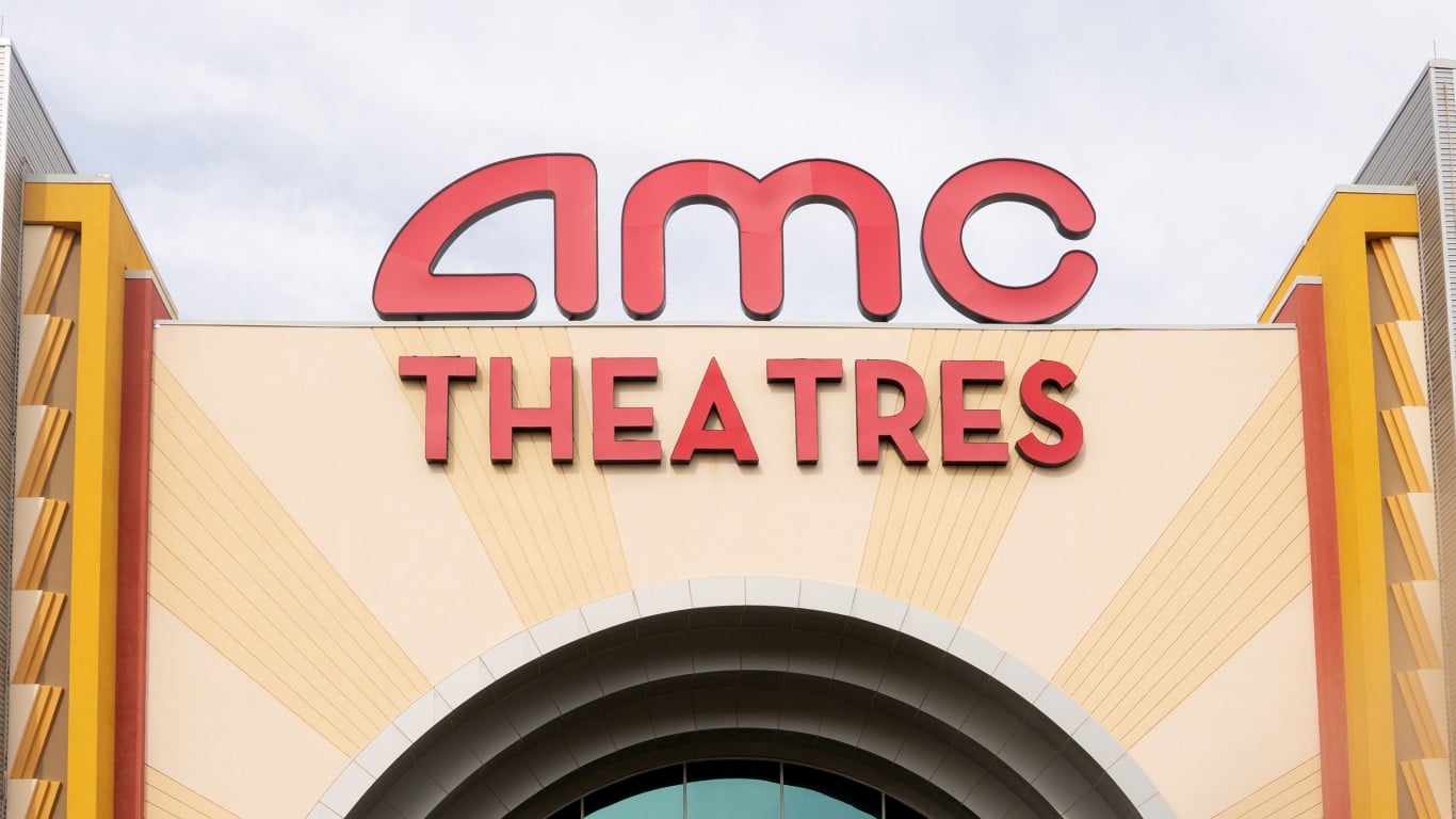 New Photo - AMC Rises 6% as CEO Blasts Tokenized Shares, Robinhood Slips