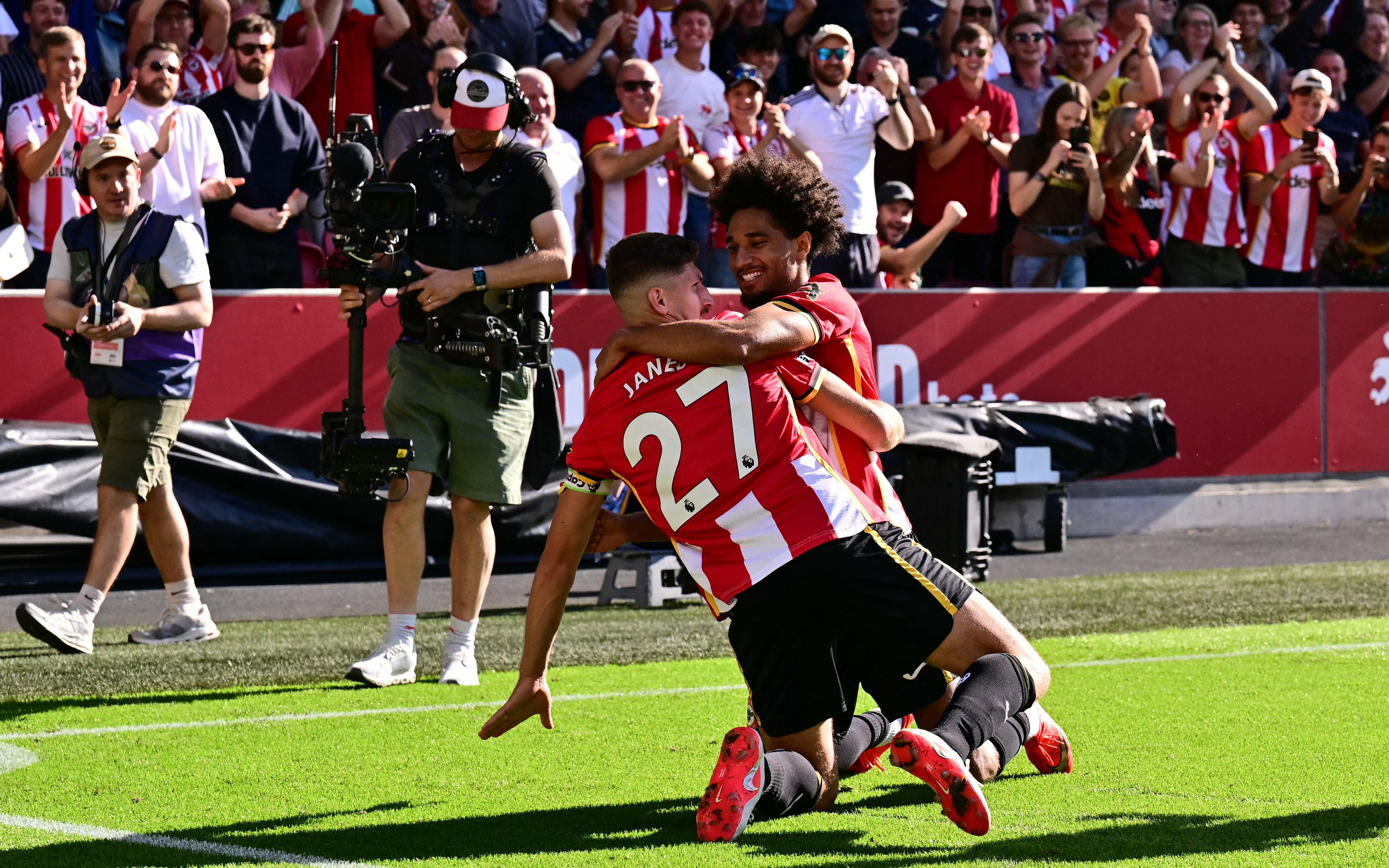 Brentford 1-1 Sunderland: Bees held as Black Cats steal late point - AOL
