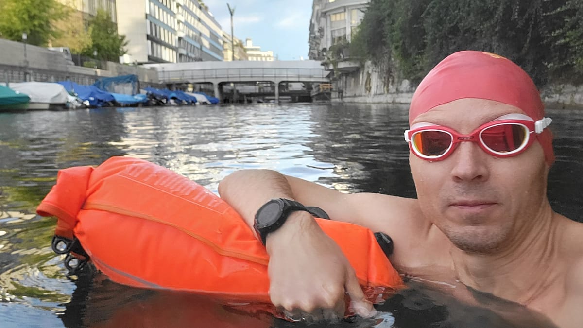 ‘Wonderfully Swiss, slightly mad': This IT guy swims to work while cleaning Zürich's waterways
