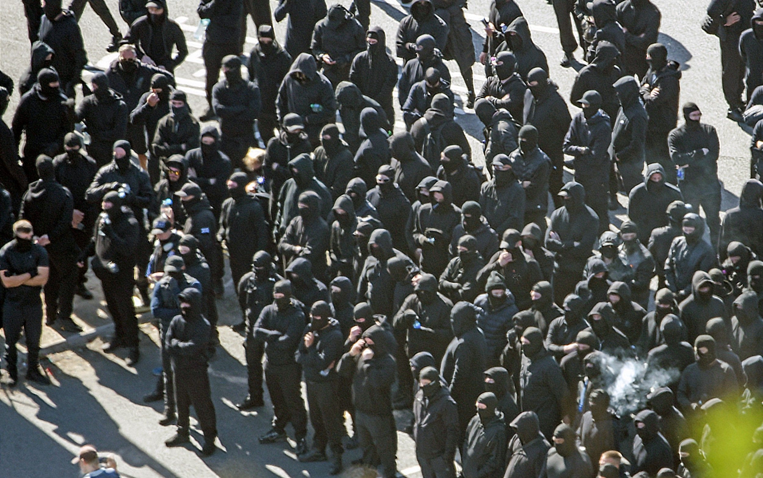 Dover anti-migrant blockade ‘exposes police failures’ - AOL