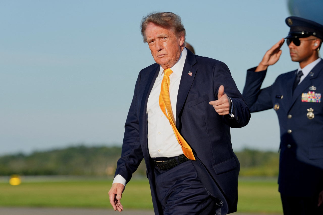New Photo - ‘What’s going on with Trump’s hair?’ Internet puzzled over president’s new brunette coiffure
