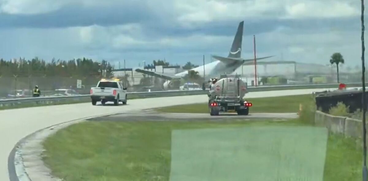 Miami Airport crash LIVE: Plane erupts into fireball after skidding onto motorway