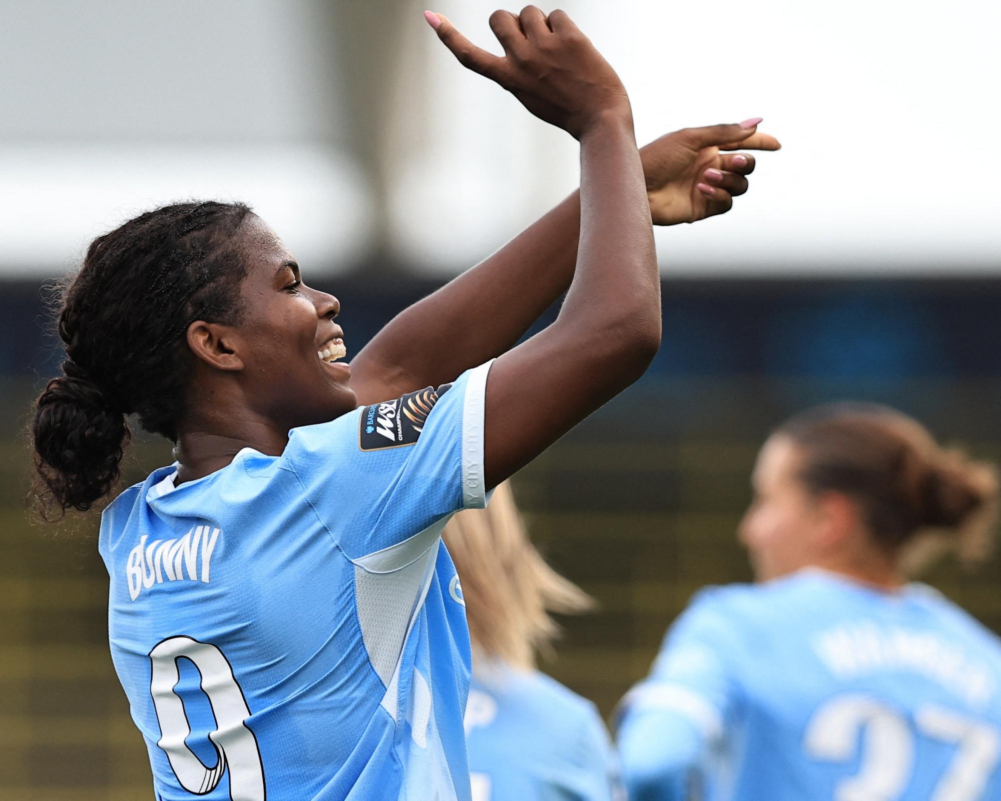 Women's Super League: Shaw doubles up to give Manchester City winning start