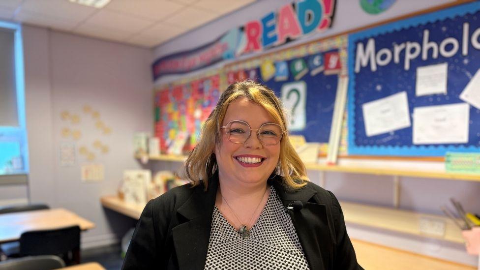 Primary teachers hired to teach Glasgow secondary pupils to read