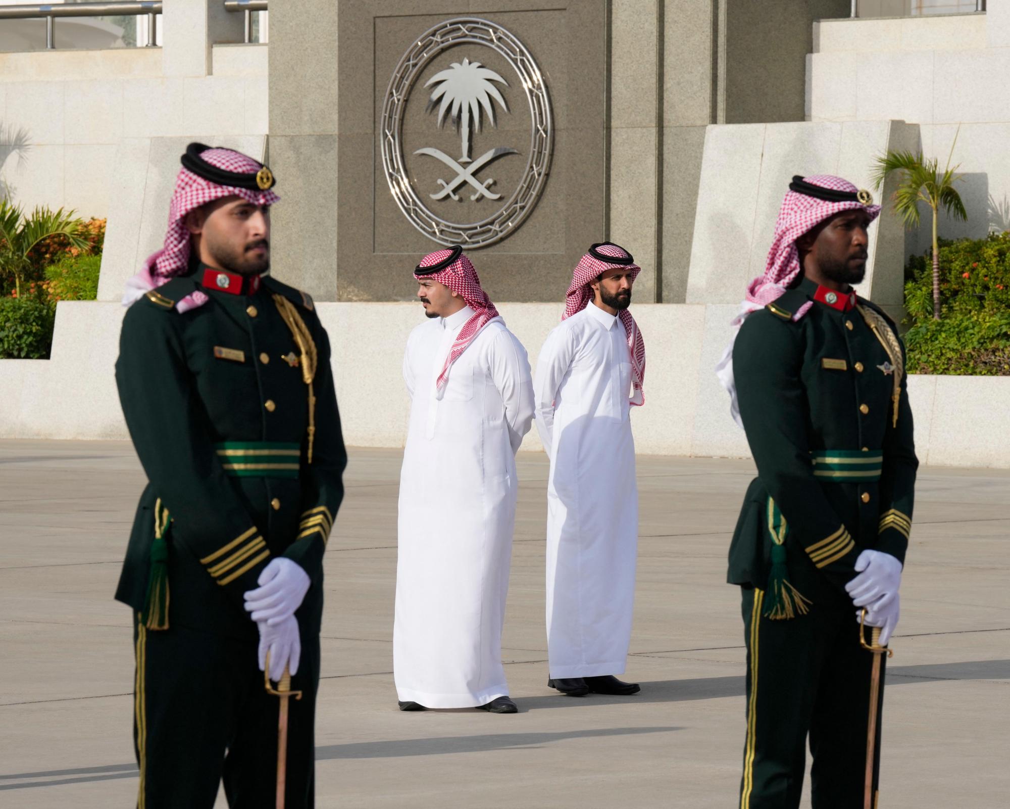 Exeter University approves deal with Saudi Arabia to train military officers and officials
