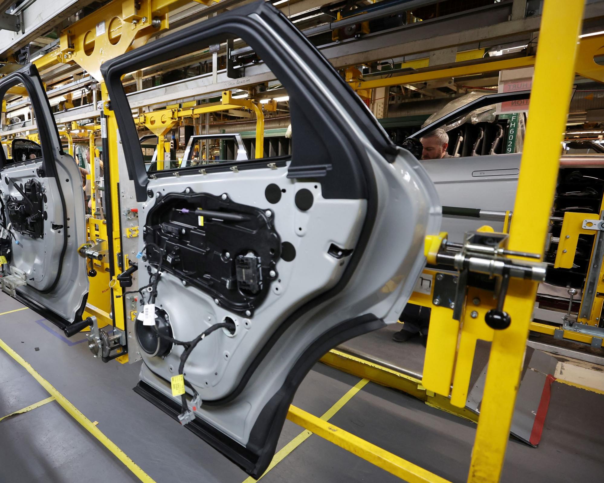 Jaguar Land Rover confirms plan to cut 4,000 jobs over two years