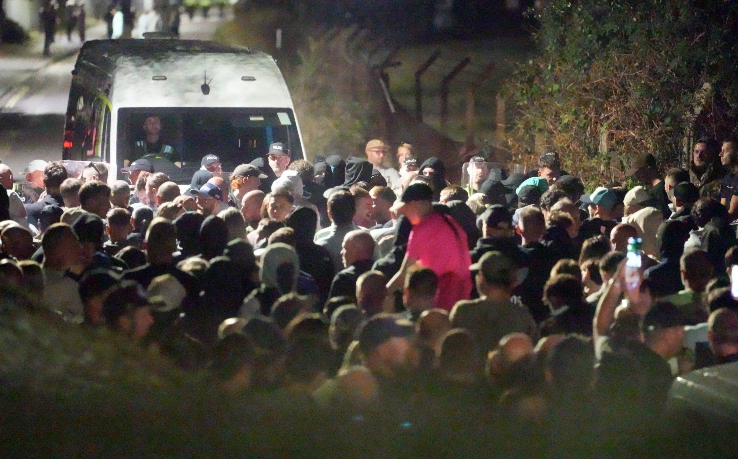 Protesters chase migrant vans from Portsmouth to Dover