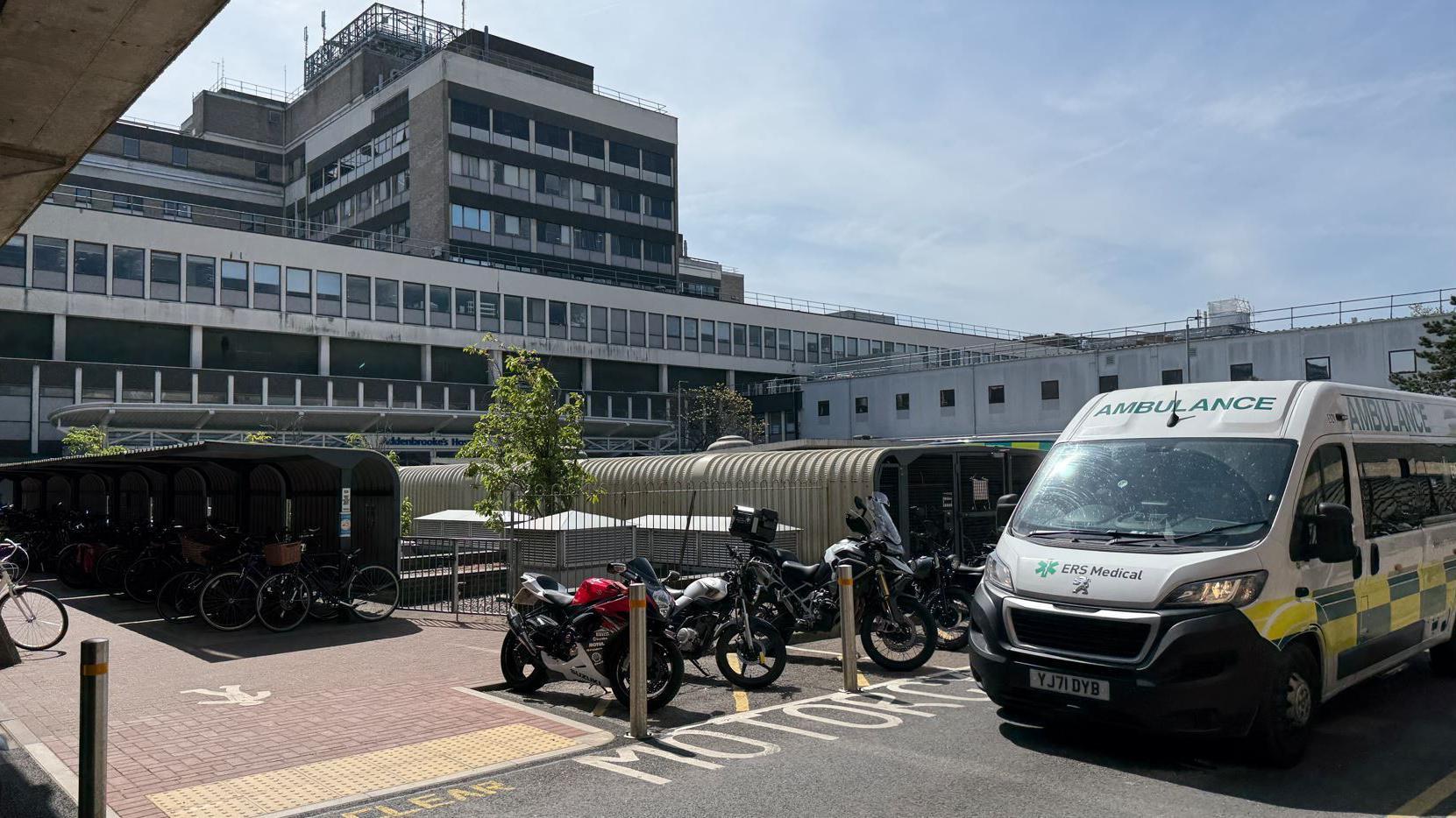 Hundreds of hospital's orthopaedic patients 'harmed'
