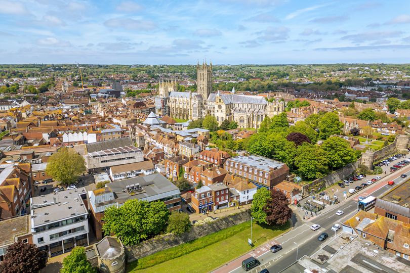 Prettiest City In England Just 1 Hour From London With Iconic prettiest-city-in-england-just-1-hour-from-london-with-iconic