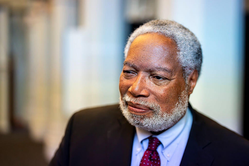 Lonnie Bunch, Smithsonian leader, to retire amid Trump criticism