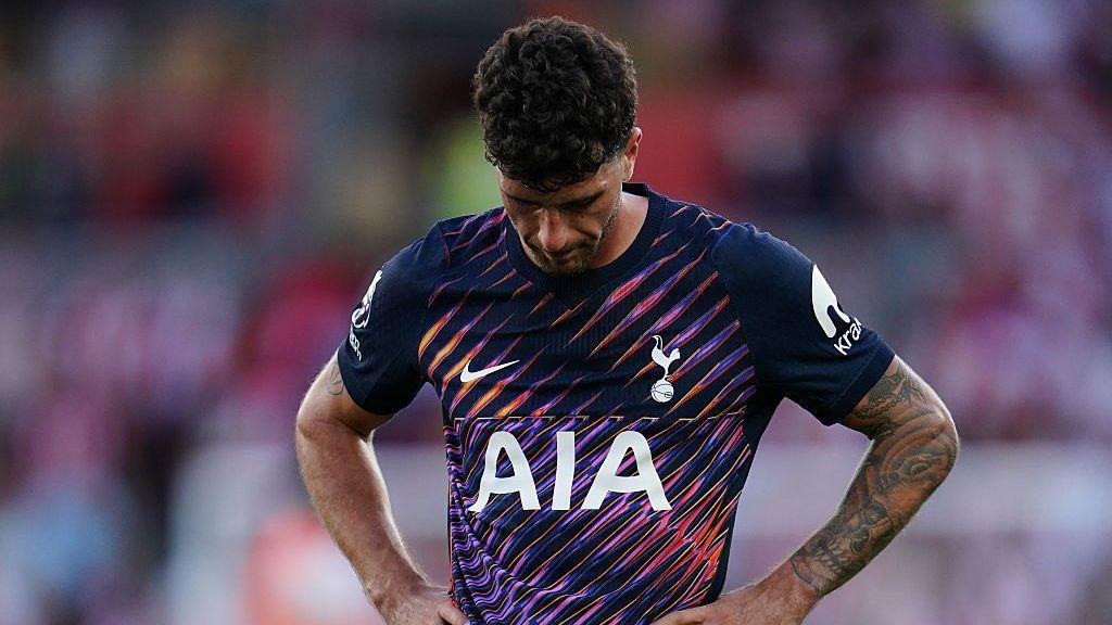 New Photo - Three starting centre-back options 'great' but 'also the problem' - fans on Senesi