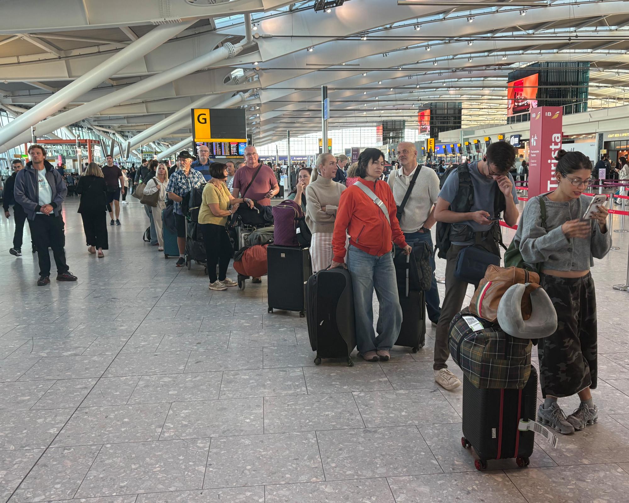 Nats boss summoned by UK transport secretary as flight chaos enters second day