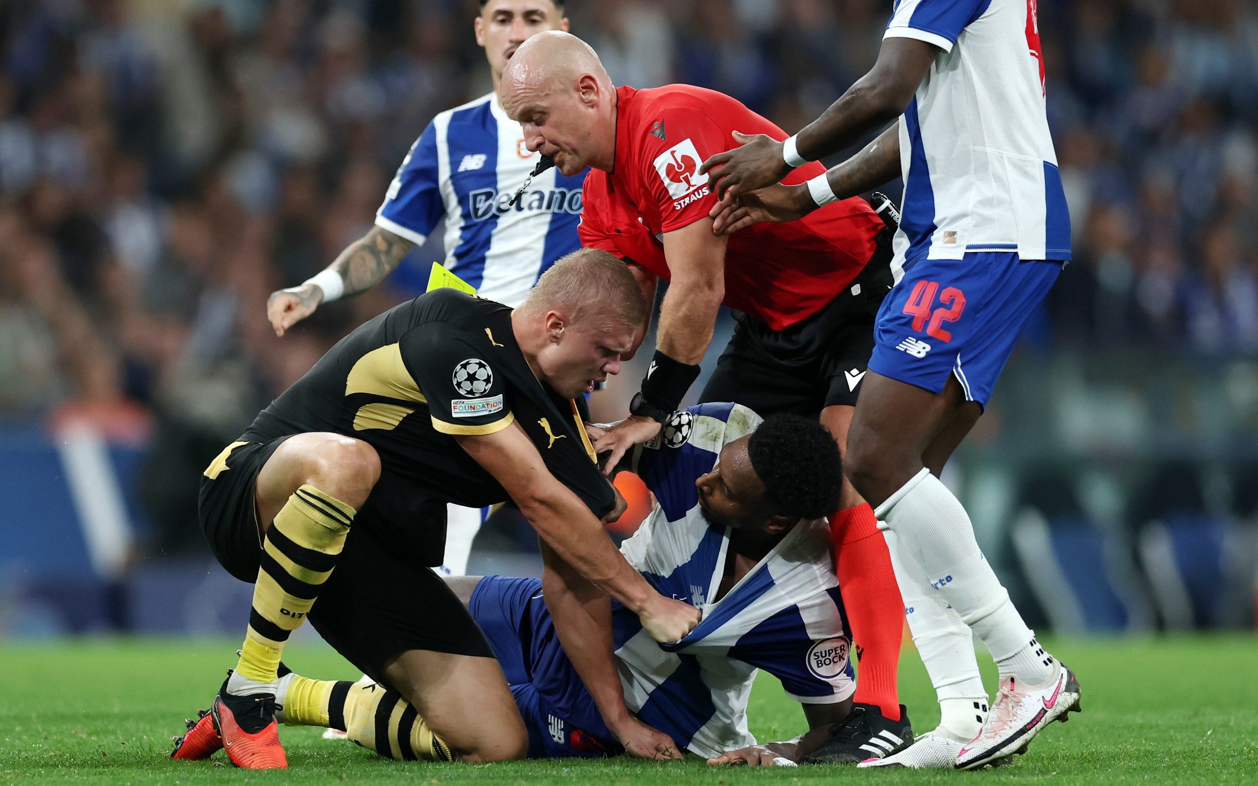 Erling Haaland accuses Porto opponent of ‘bottom grab'