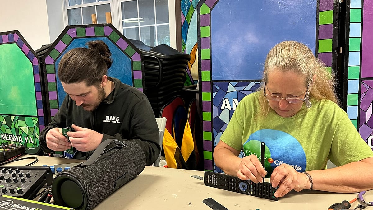 Right to repair: Spare parts and services price Europeans out of fixing their gadgets