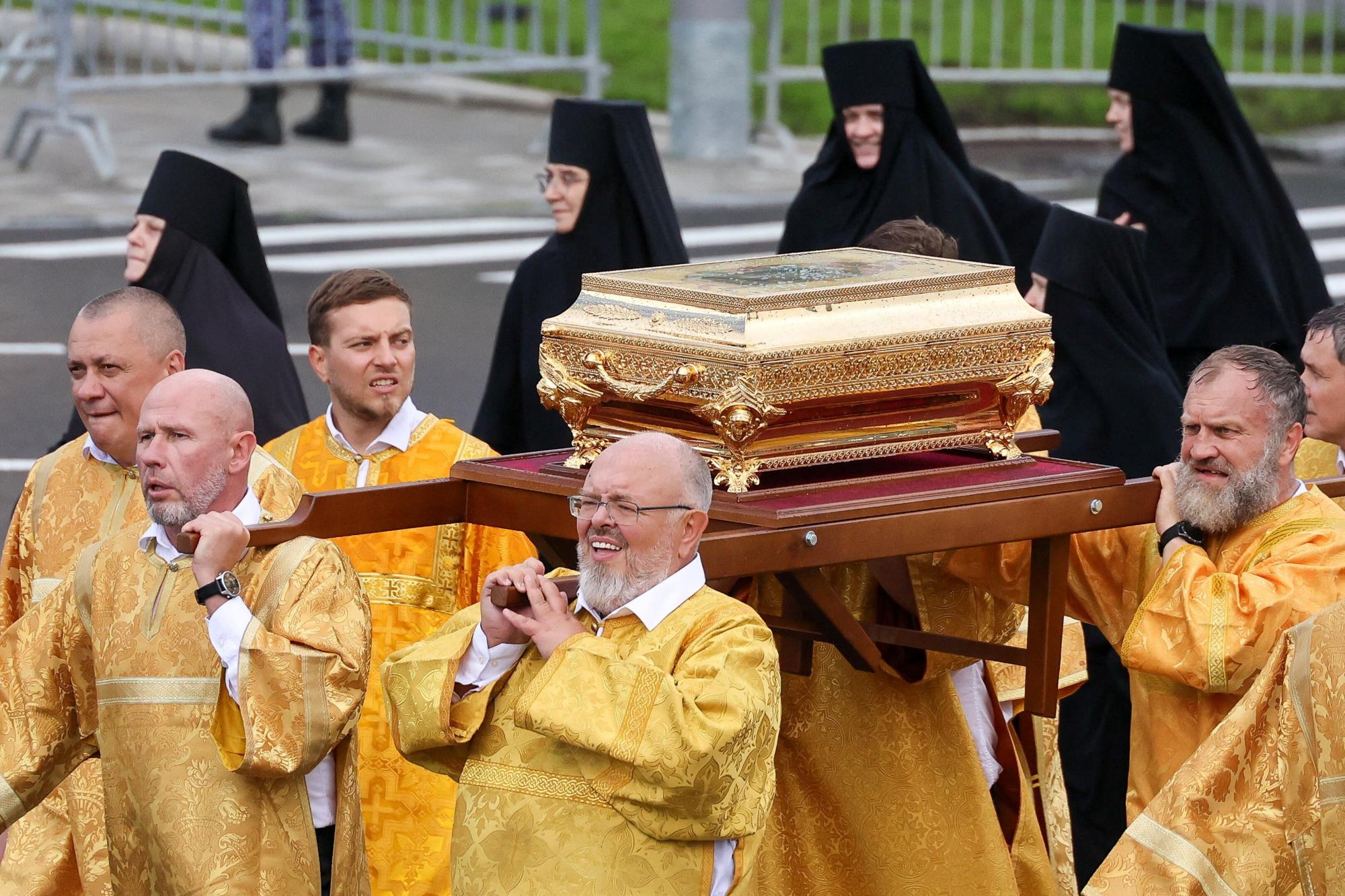 Orthodox church sends medieval prince's remains to Russian troops in Ukraine