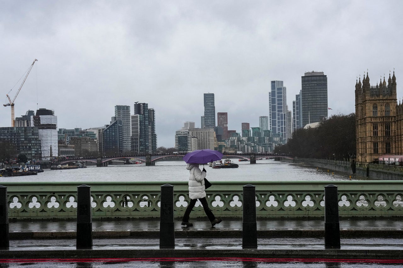 UK weather forecast: Wet and windy start to weekend before sun returns