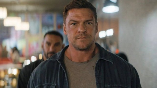 Is Reacher a Villain? Alan Ritchson's Neck Snap Has Fans Talking