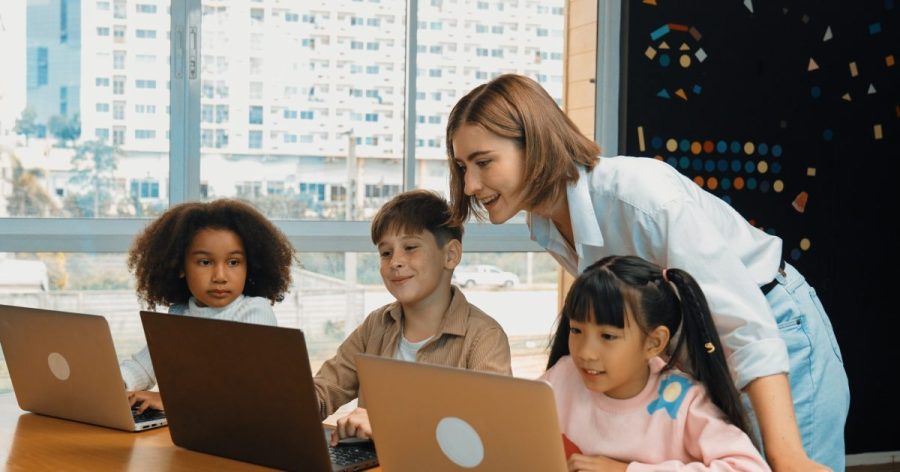 Illinois’ first AI-driven, ‘teacher-free’ school opens in Chicago