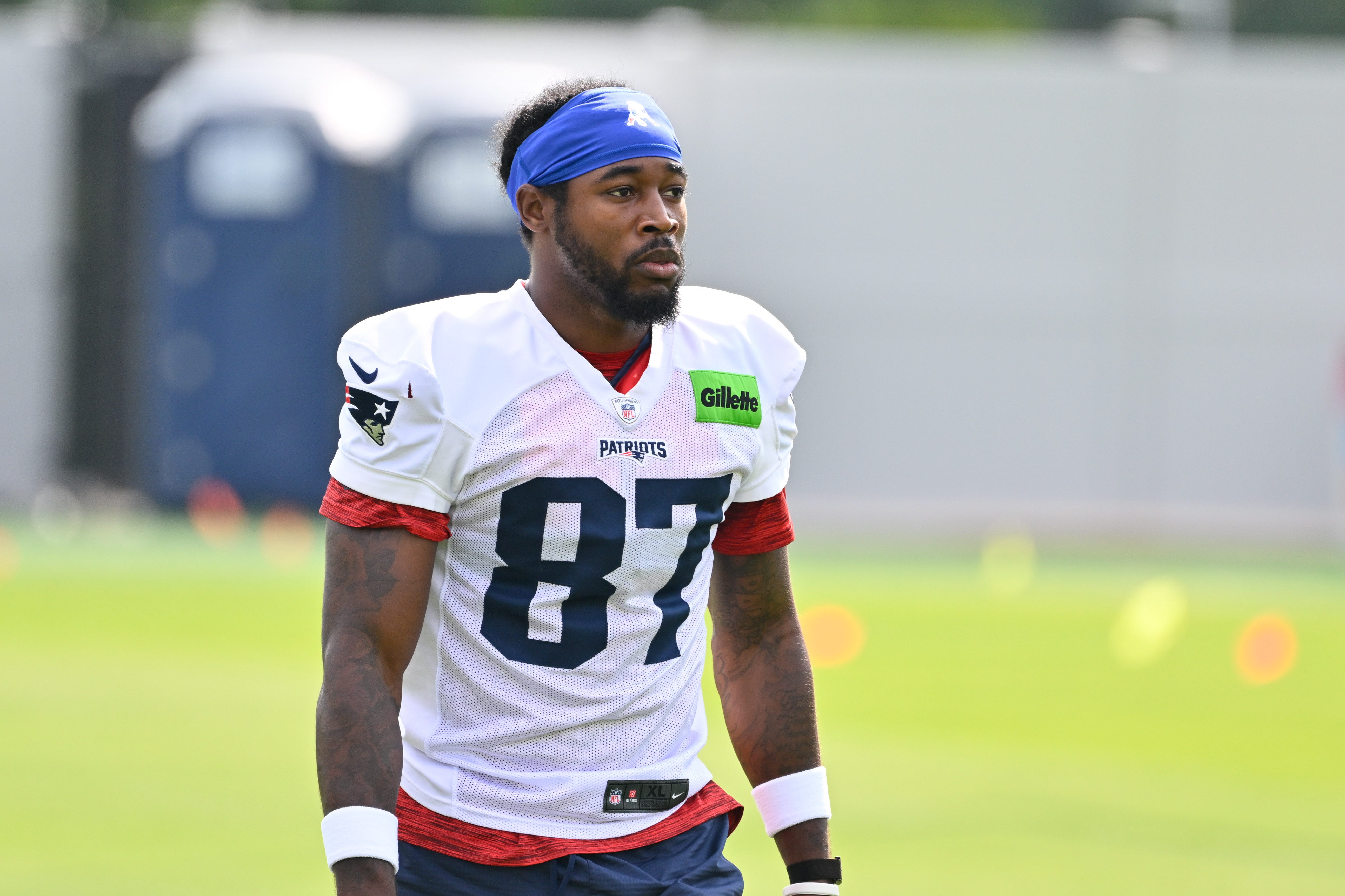Drop Sum Romeo Doubs' brutal drop is lowlight of WR's silent Patriots debut - AOL