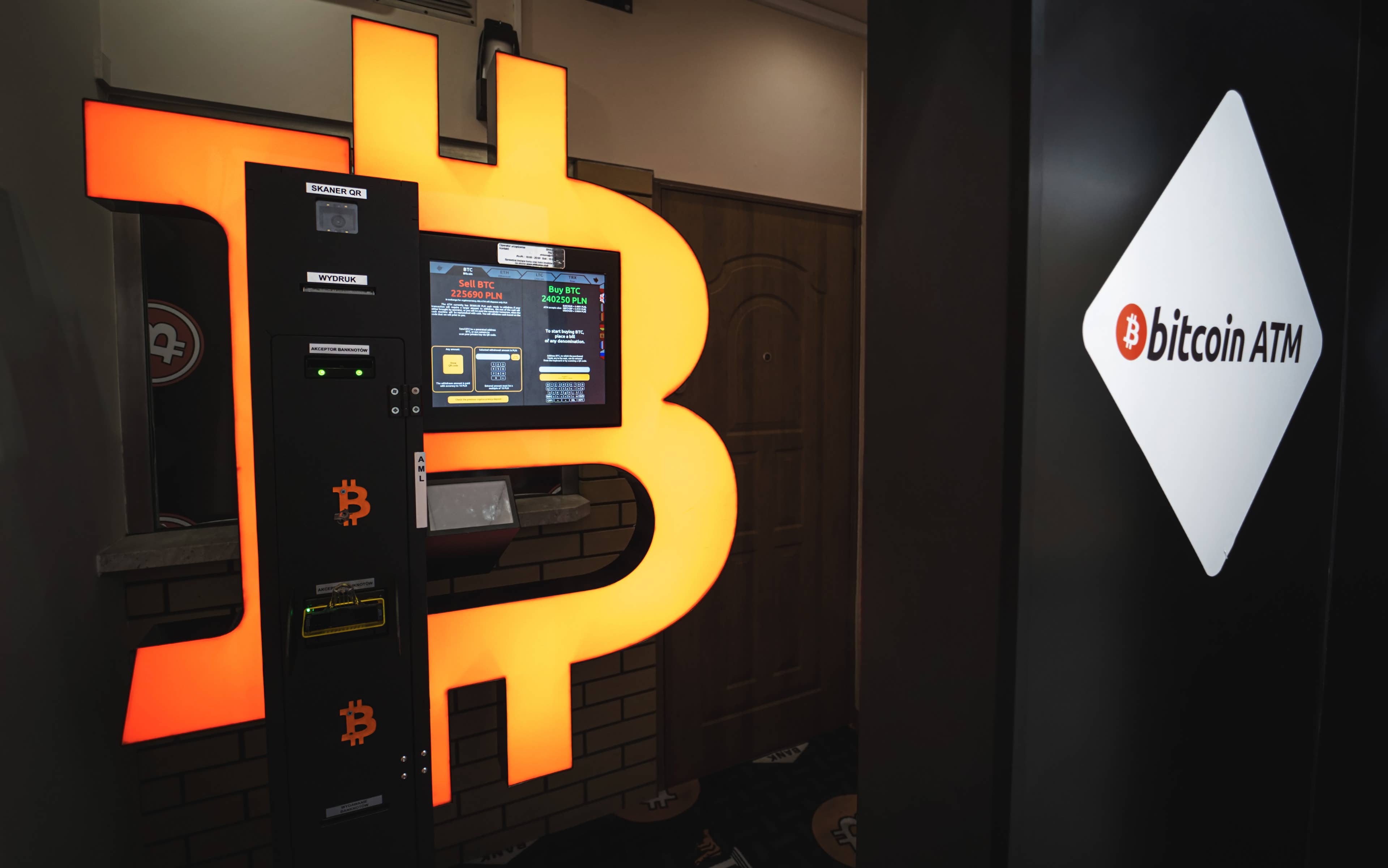 Bankrupt ATM network sells 2,446 machines below $1M