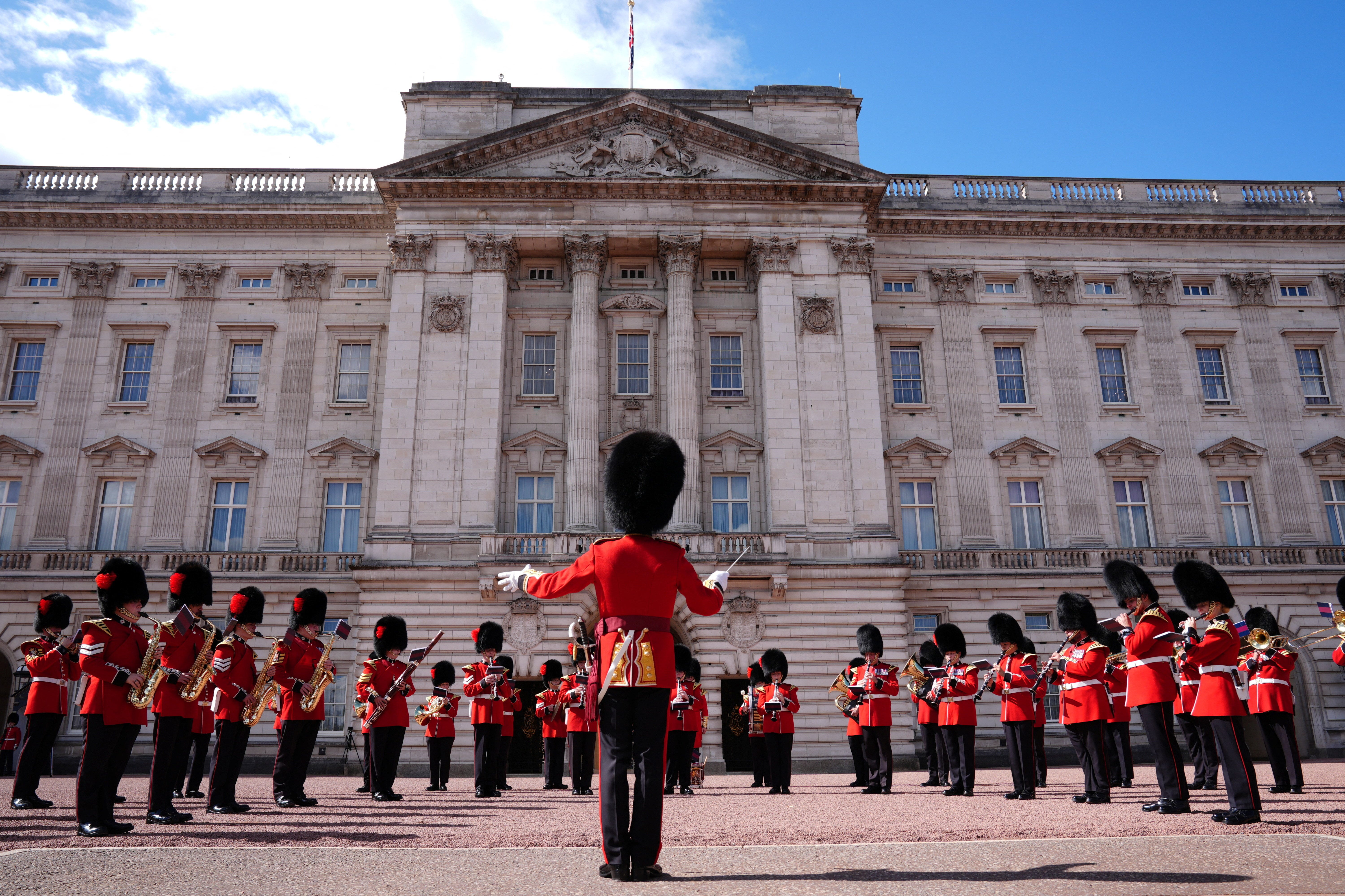 King Charles' guard honors 9/11 victims on 25th anniversary: Watch - AOL