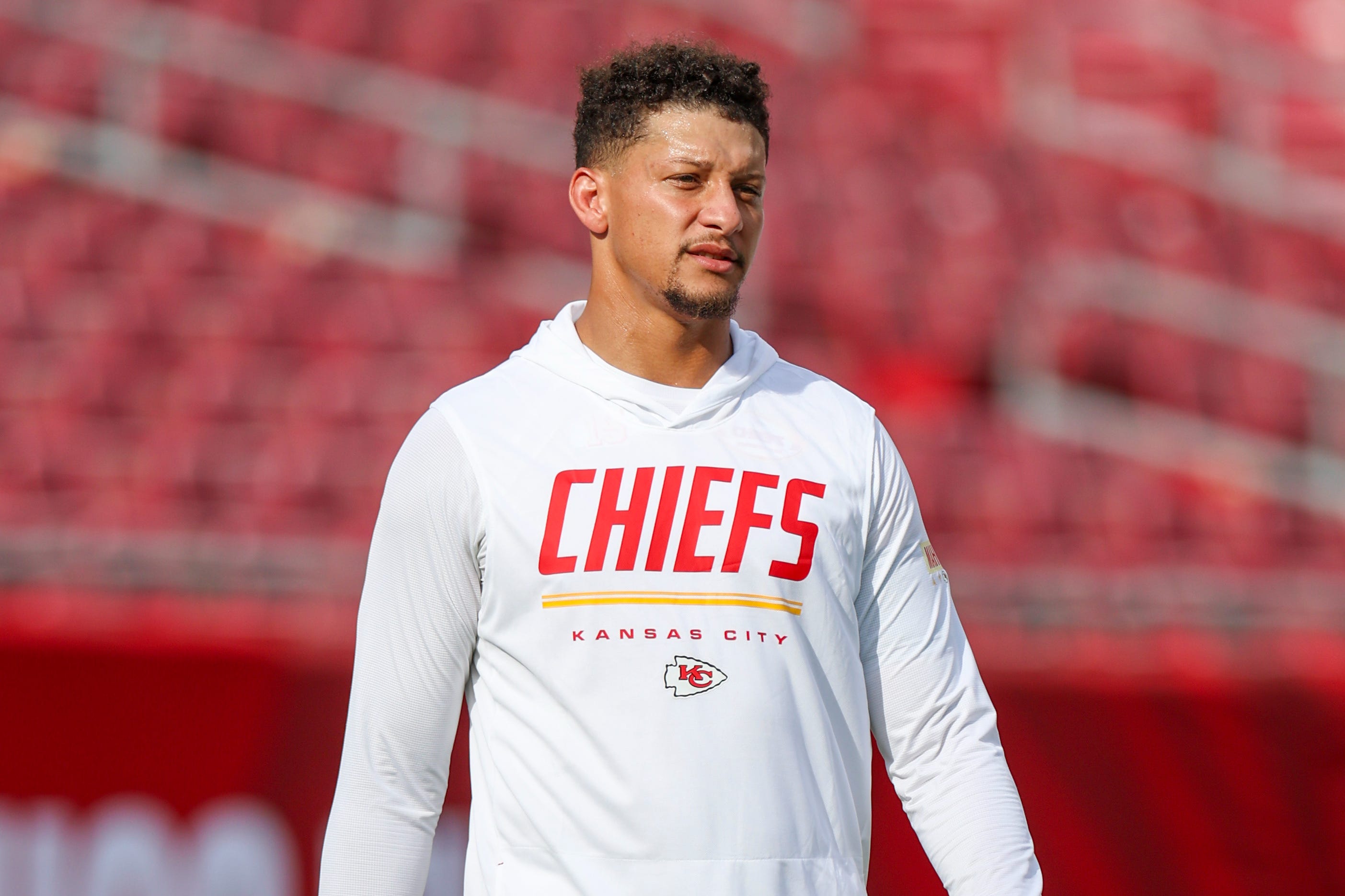 Patrick Mahomes reveals his adjustment to playing with a knee brace