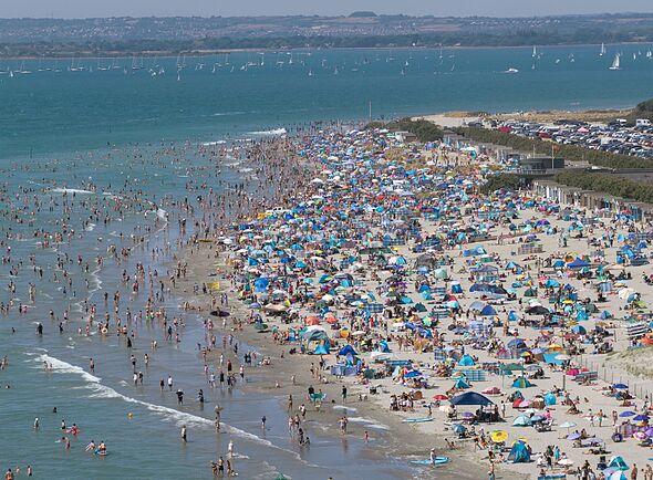UK weather maps turn volcanic red for 27C scorcher - 9 counties above 26C